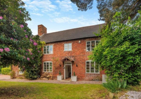 Luxury Country Escape with Hot Tub perfect for Friends and Families